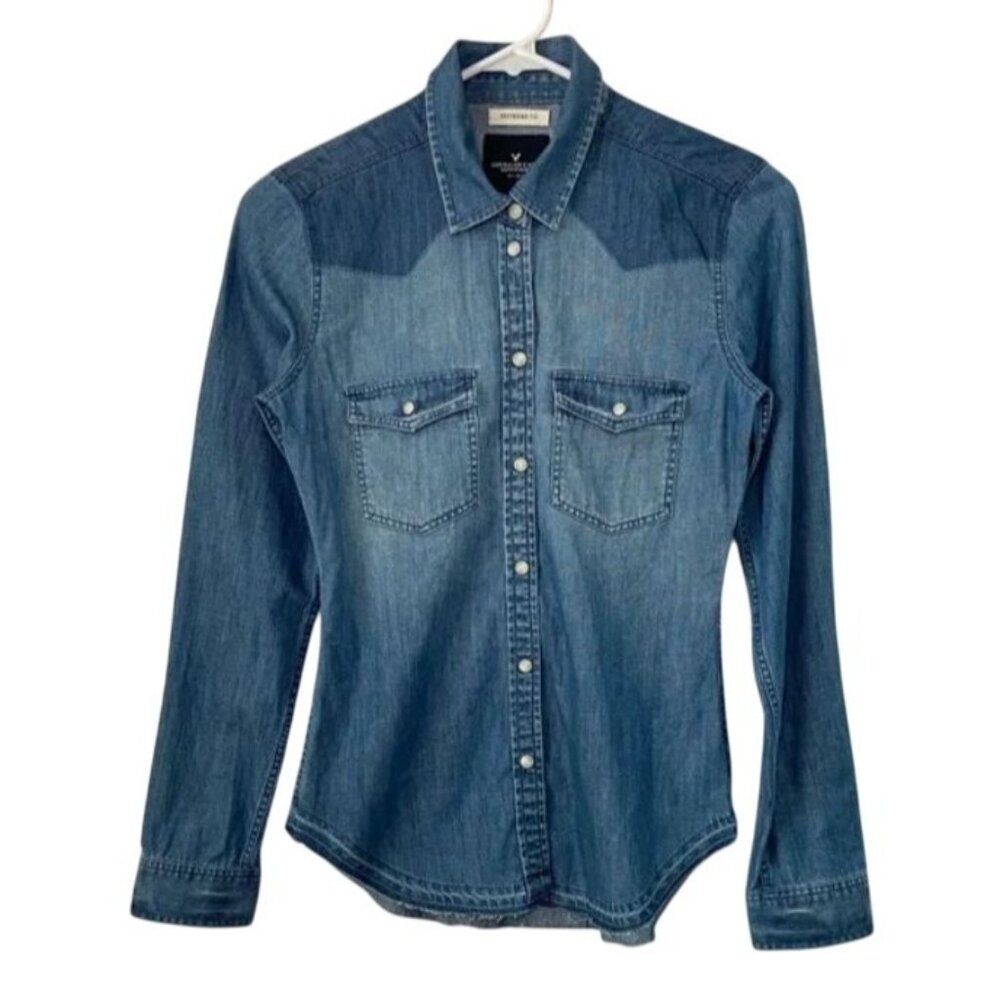 American Eagle Outfitters Boyfriend Fit Button Front Denim Shirt Size Small NWT - Picture 2 of 16